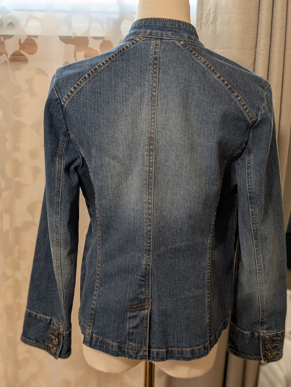 Madison & Max Women's Size Small Blue Denim Button Front Jean Jacket - Picture 10 of 13